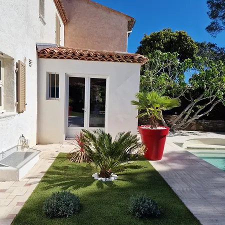 Ste Maxime 5 Etoiles Piscine Chauffee Et Jacuzzi 빌라