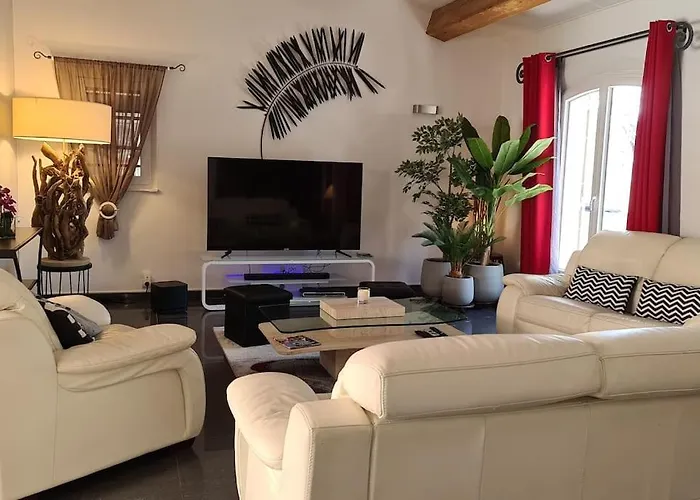 Ste Maxime 5 Etoiles Piscine Chauffee Et Jacuzzi Villa